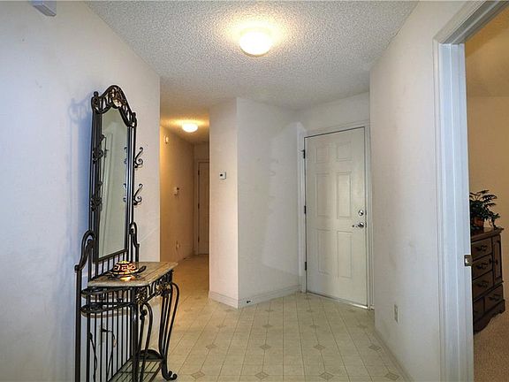 2nd image of 1792 Hinckley Ln