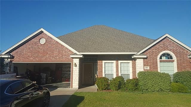 1st image of 809 Bent Wood Ln
