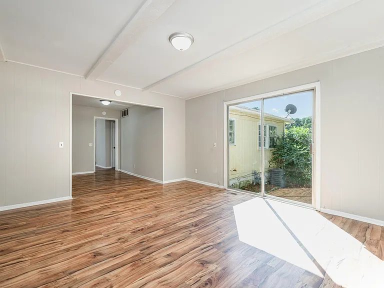 104 Deblyn Ct — Photo 9