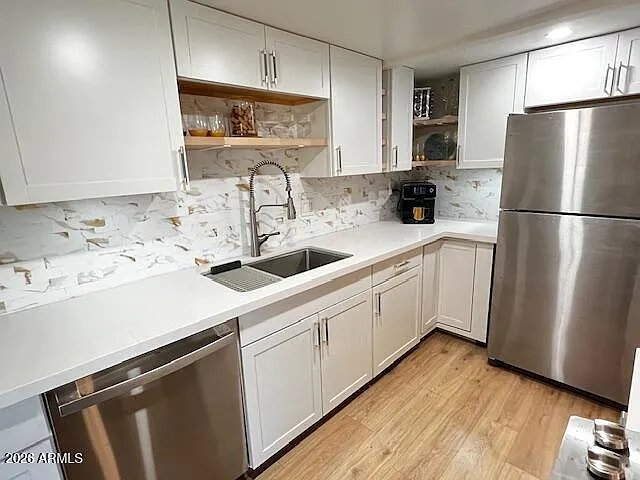3 bed, 1.0 bath, 1053 sqft, $2,500 — Photo 4