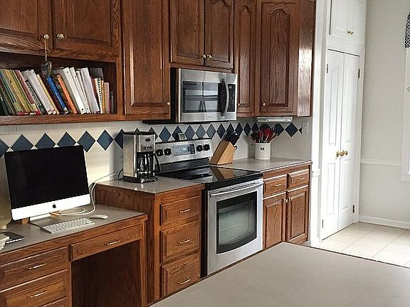 3rd image of 130 College Ave