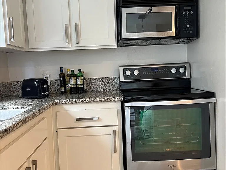 10747 Wilshire Blvd #505 — Photo 11