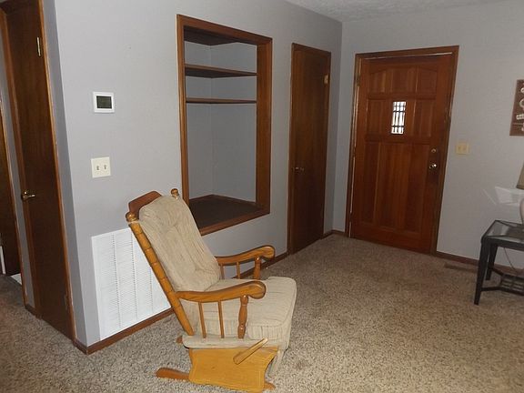 3rd image of 219 Robinson Dr