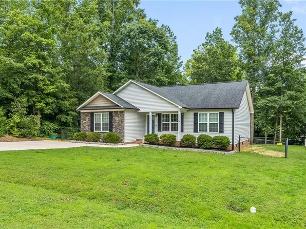 320 Conrad Cir, Thomasville, NC 27360