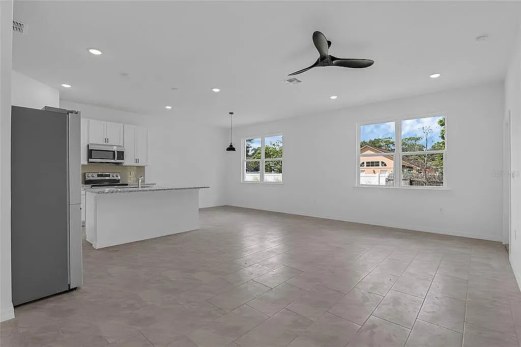 3 bed, 1614 sqft, $2,700 — Photo 4