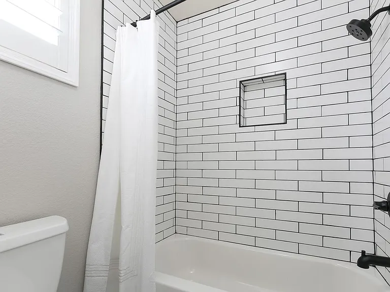413 E Harwell Rd — Photo 18