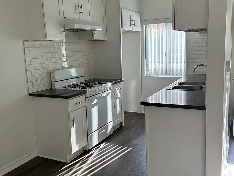 Chevy Chase Terrace — Photo 4