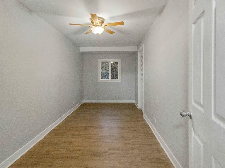 22339 Strassburg Ave — Photo 20