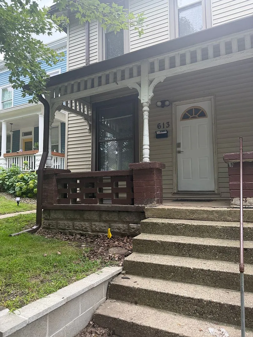 611-613 Oregon Street — Photo 1