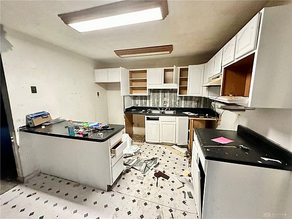 4th image of 143 W Routzong Dr