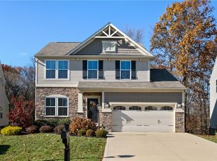 208 Long Ridge Dr, Coraopolis, PA 15108