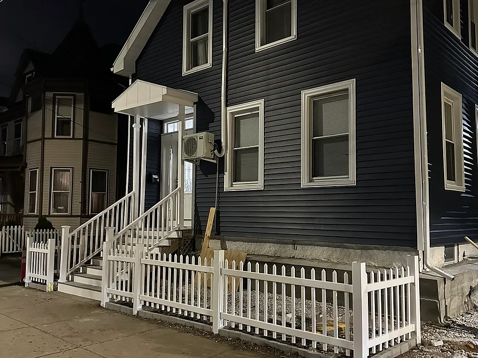 242 Essex St #2