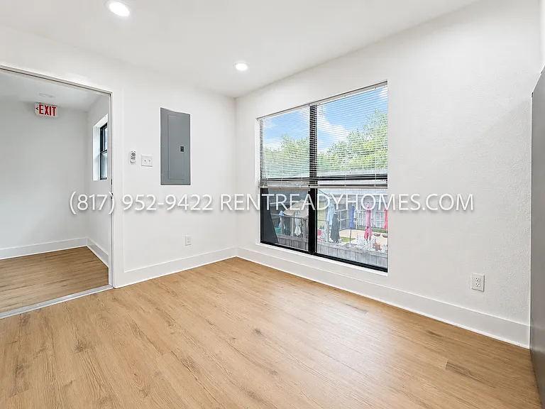 1510 W Jefferson Blvd #205 — Photo 6