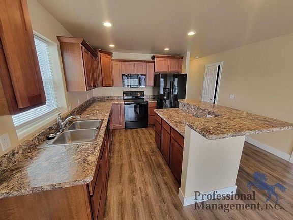 3rd image of 2313 Acacia Cir