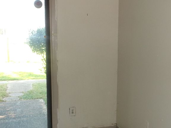 3rd image of 5592 Clarke Address Dr