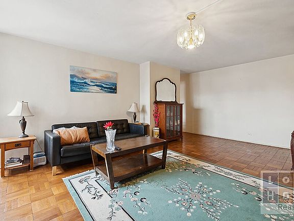 3rd image of 575 Grand St #D1201