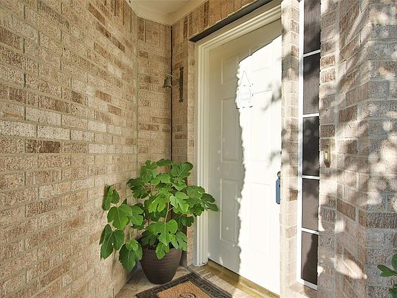 You will be nothing short of amazed with the spacious interior and all this home has to offer!