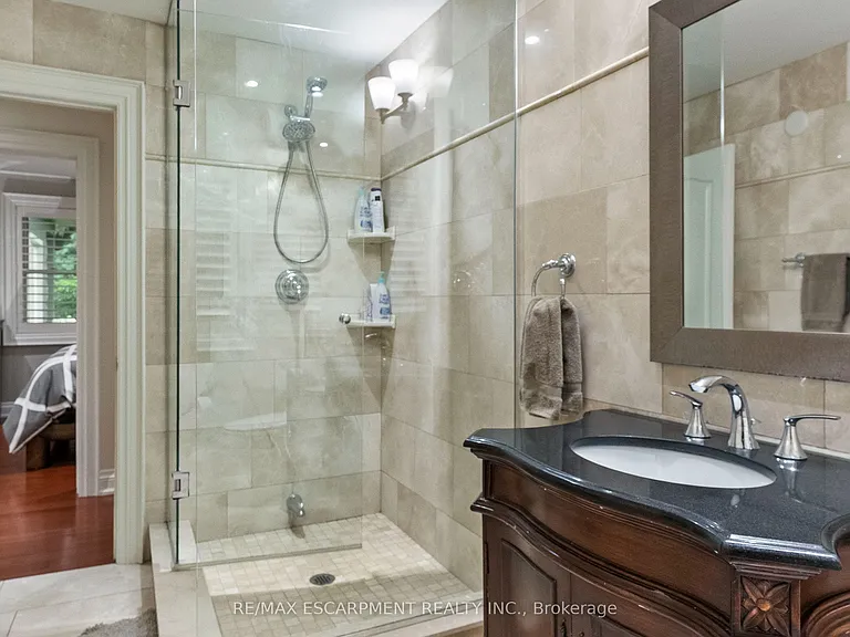 615 Vanessa Cres — Photo 30