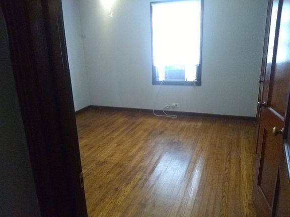 4th image of 2604 Pineview St #A