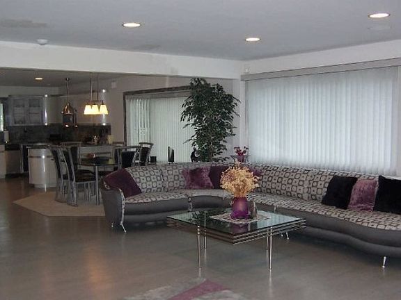 5th image of 304 Shore Dr