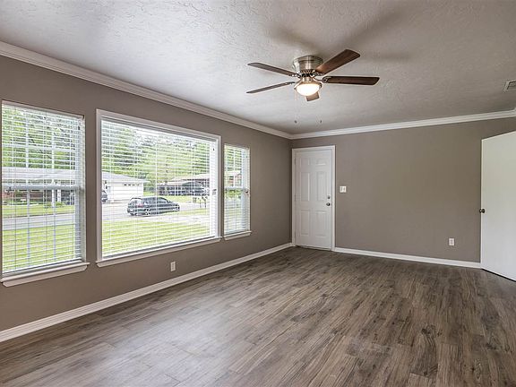 3rd image of 1110 Sunglade St