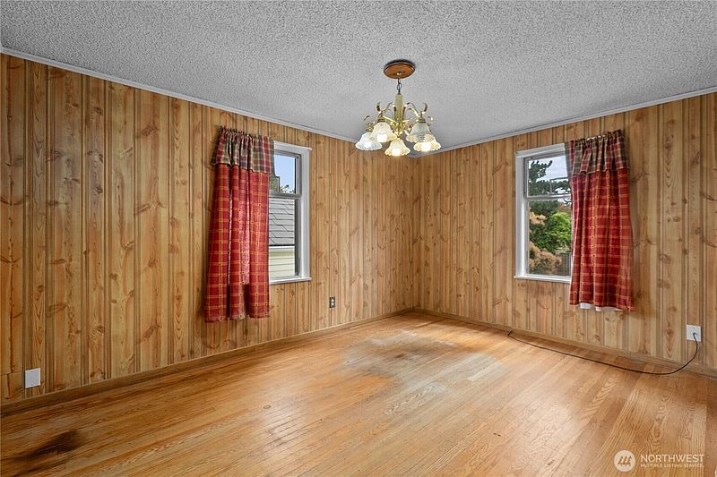 5th image of 11032 Dayton Avenue N