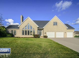 2001 Woodbine Rd, Bloomington, IL 61704