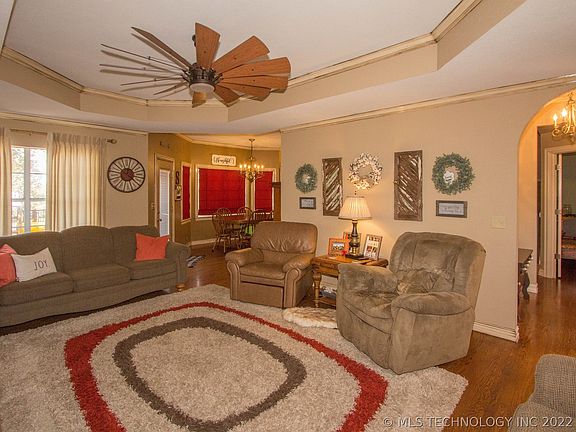3rd image of 622 S 282nd East Ave