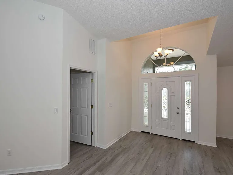 33 Poinsettia Ln — Photo 4