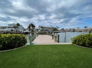 17406 1st St E, Redington Shores, FL 33708