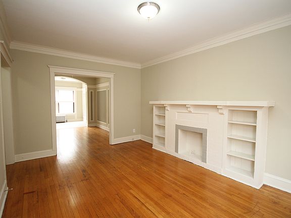 4th image of 803 W Cornelia Ave APT 2S