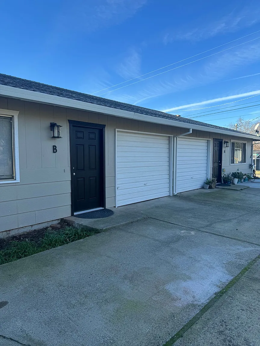 2703 Heather Ln photo 1