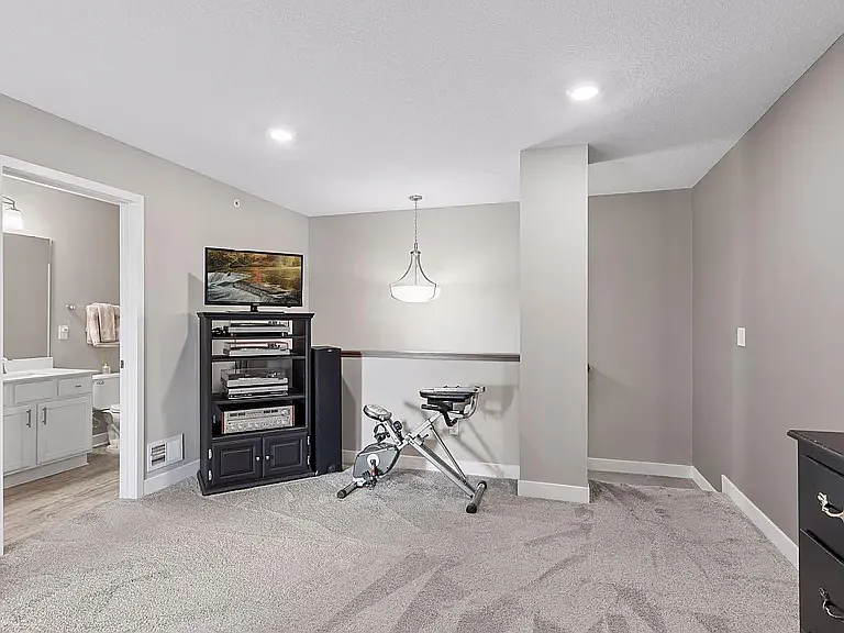 8067 Abercrombie Ln — Photo 23