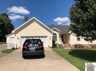 111 Aaron Dr, Fredonia, KY 42411