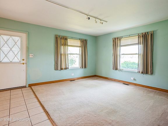 3rd image of 760 Gloucester Dr #760
