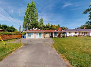 1382 McKenzie Ave, Saanich, BC V8P 2M2