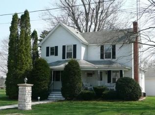314 School St, Lena, IL 61048