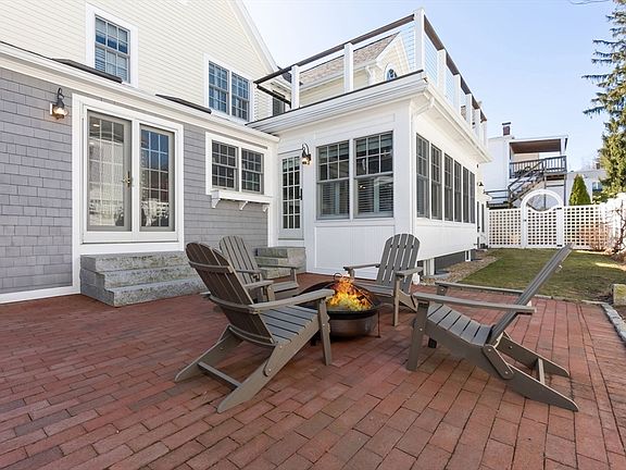 3rd image of 52 Boardman St
