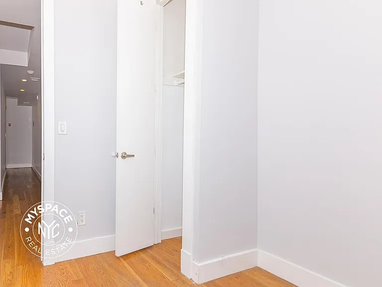 1714 Linden St #2R — Photo 8