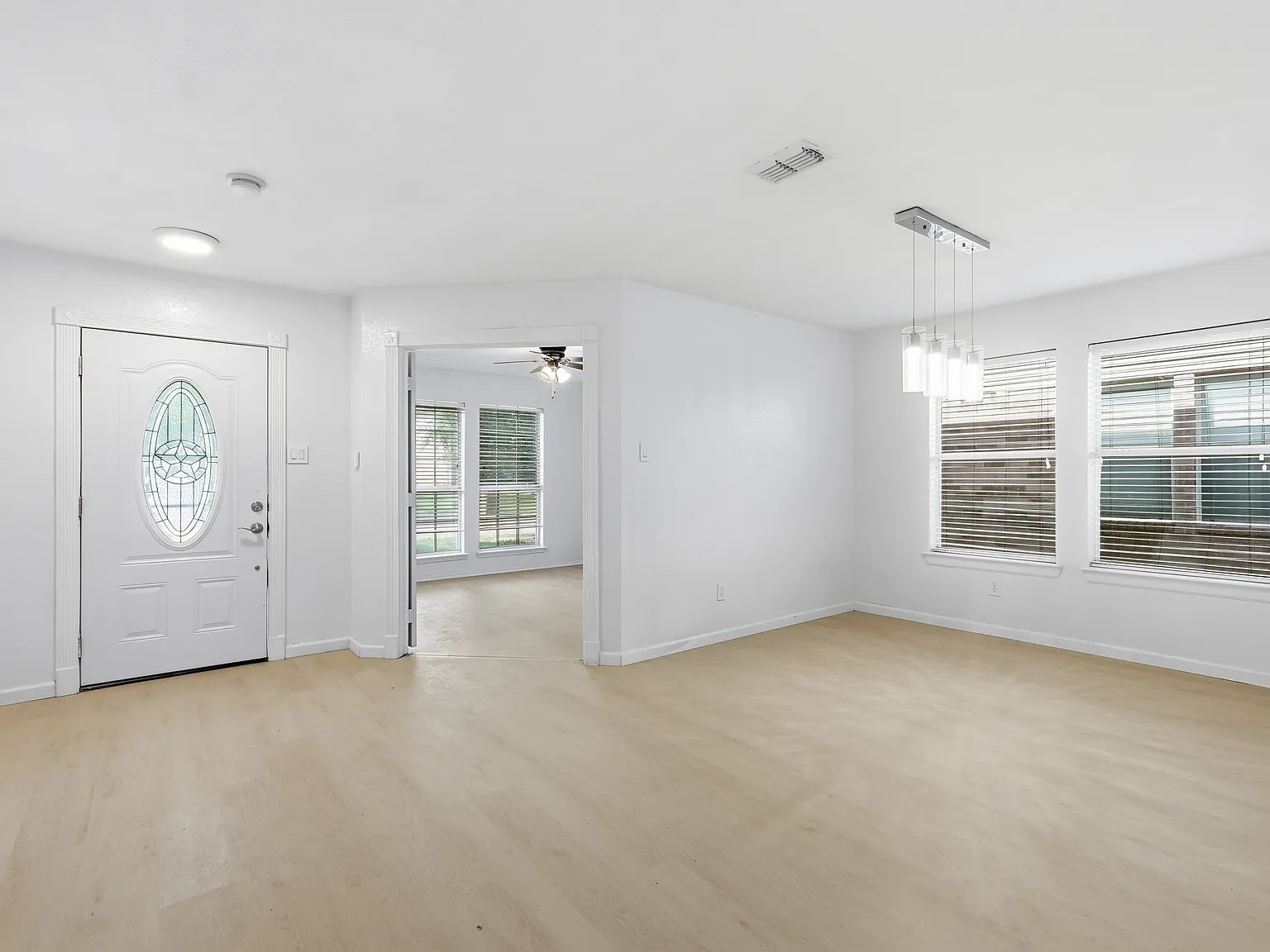 5 bed, 3.5 bath, 3138 sqft, $2,995 — Photo 4