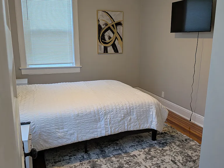 1011 Brooklyn Ave #1S — Photo 5