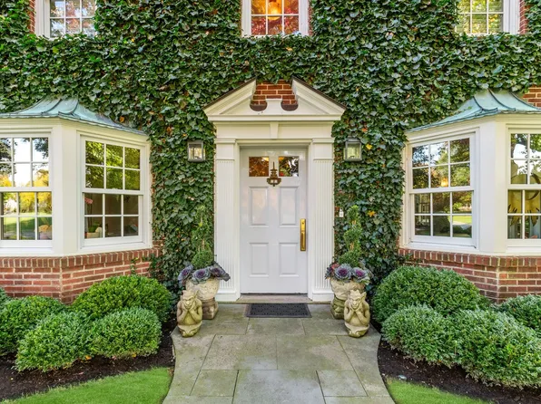 85 Sunset Pl, Lake Forest, IL 60045