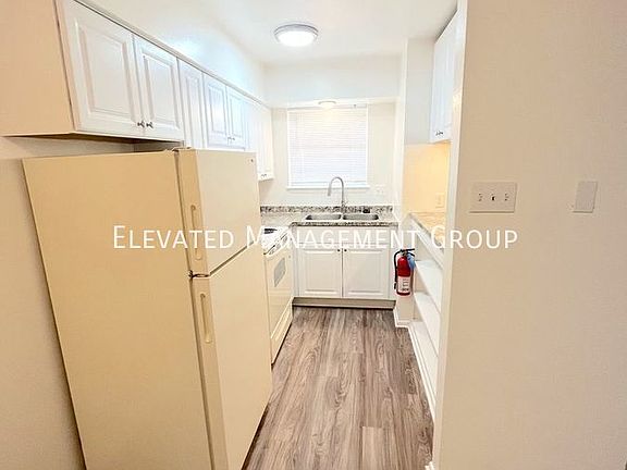 3rd image of 1300 Pennsylvania St NE APT 4
