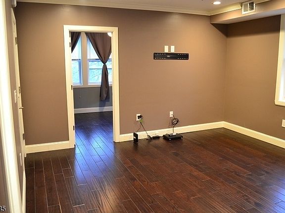 4th image of 326 Mawbey St