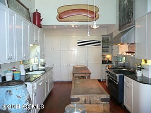3rd image of 2711 Evans St