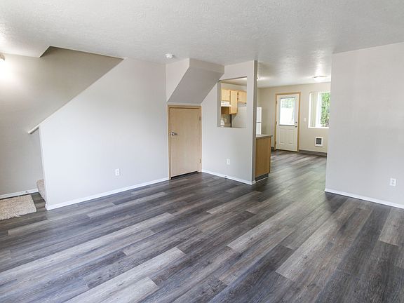4th image of 900-962 Olney St #952