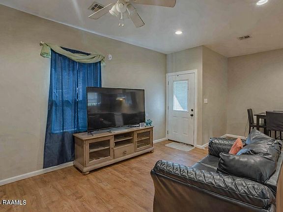 5th image of 255 Chatrian St
