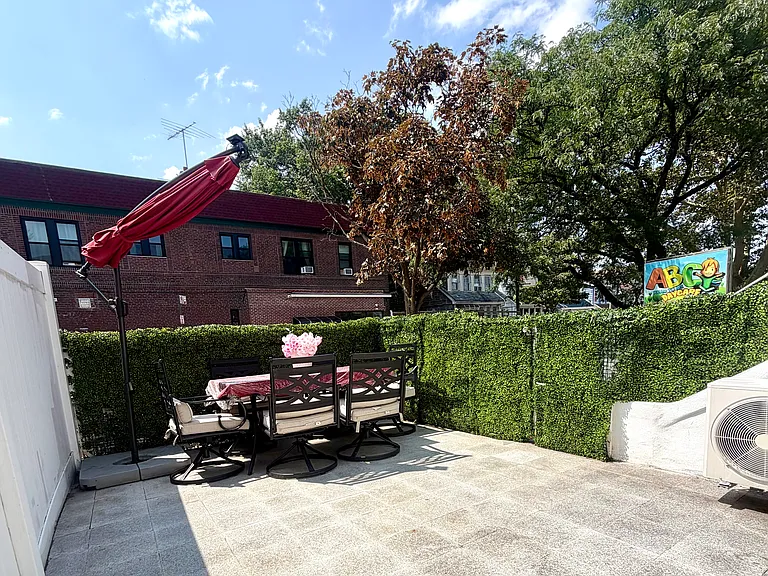 3045 92nd St — Photo 3