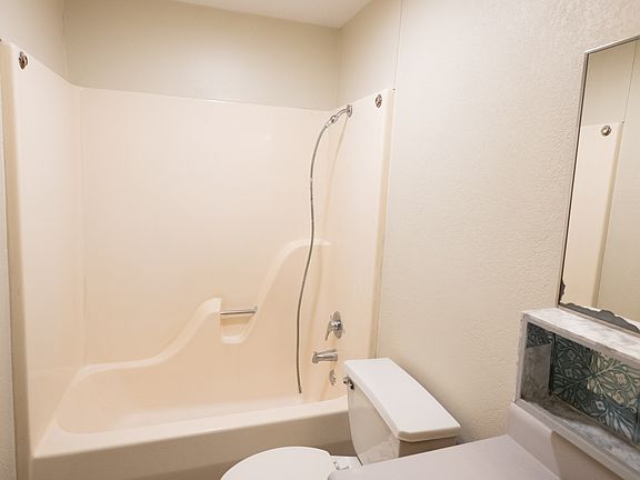 4th image of 213 Neosho St #F