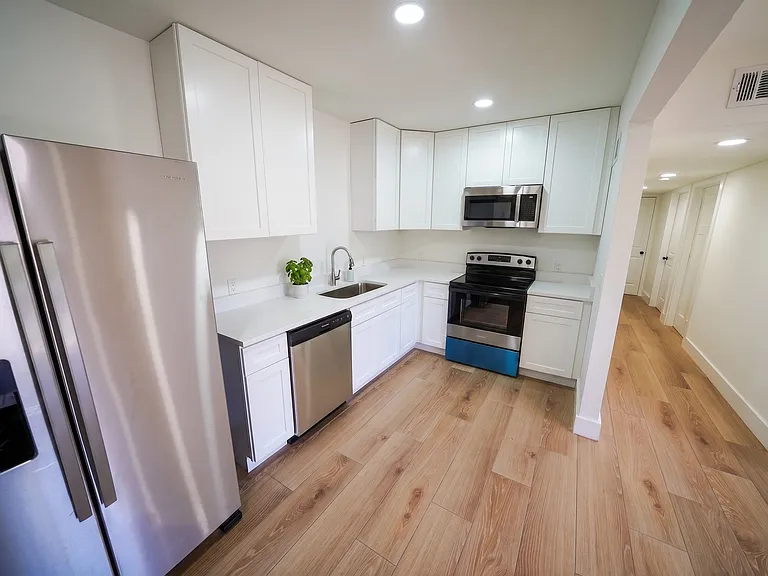 509 38th Ave N #D1 — Photo 1